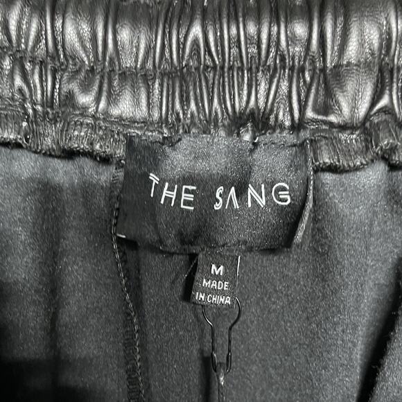 THE SANG Shorts Women Medium Black Faux Leather Smocked Stretch Waist Flare 2709 - Picture 4 of 8